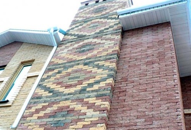 Здание с фасадом из гиперпрессованного кирпича