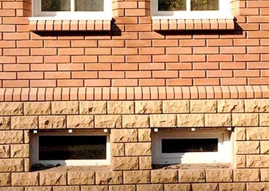 Кирпич гиперпрессованный в фасаде
